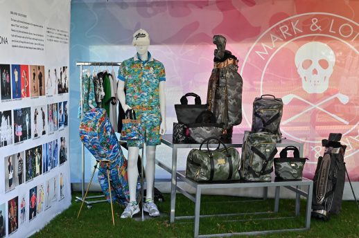 アラモアナ店限定アイテムと、オリジナルカモ柄シリーズを展示