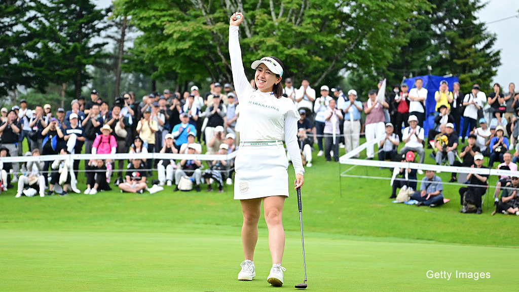 永井花奈プロ 優勝フォト02