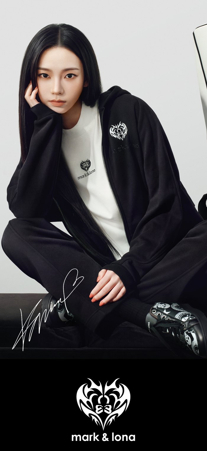 MARK & LONA × KARINA オリジナル壁紙 LOOK 02